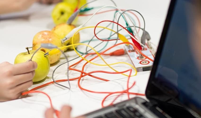 آموزش رباتیک و فواید آن برای دانشآموزان